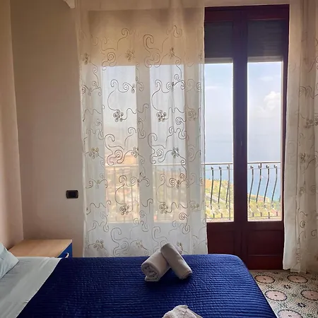 Sea View Serenity 公寓 陶尔米纳