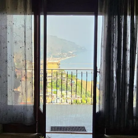 Sea View Serenity 陶尔米纳