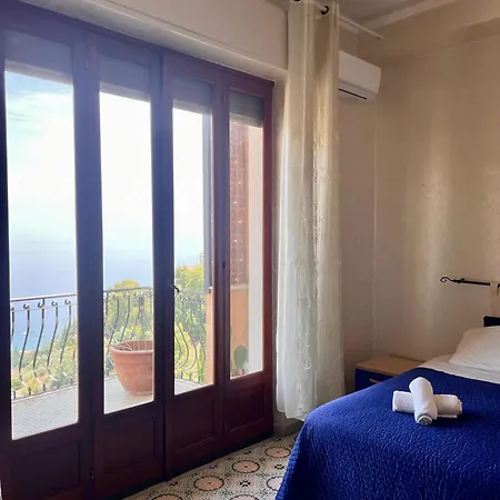 Sea View Serenity * 陶尔米纳