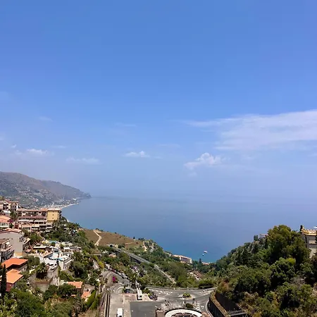 Sea View Serenity * 陶尔米纳
